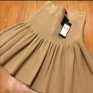 NEW BCBG MAXAZRIA Mini Skirt (Size L)